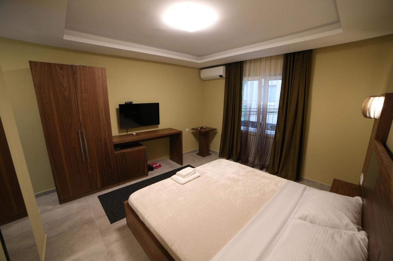 Hotel Centrum Kosovska Mitrovica Exterior photo