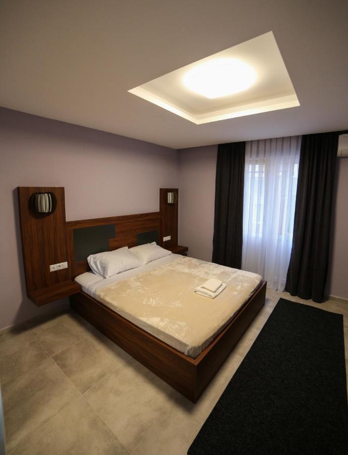 Hotel Centrum Kosovska Mitrovica Exterior photo